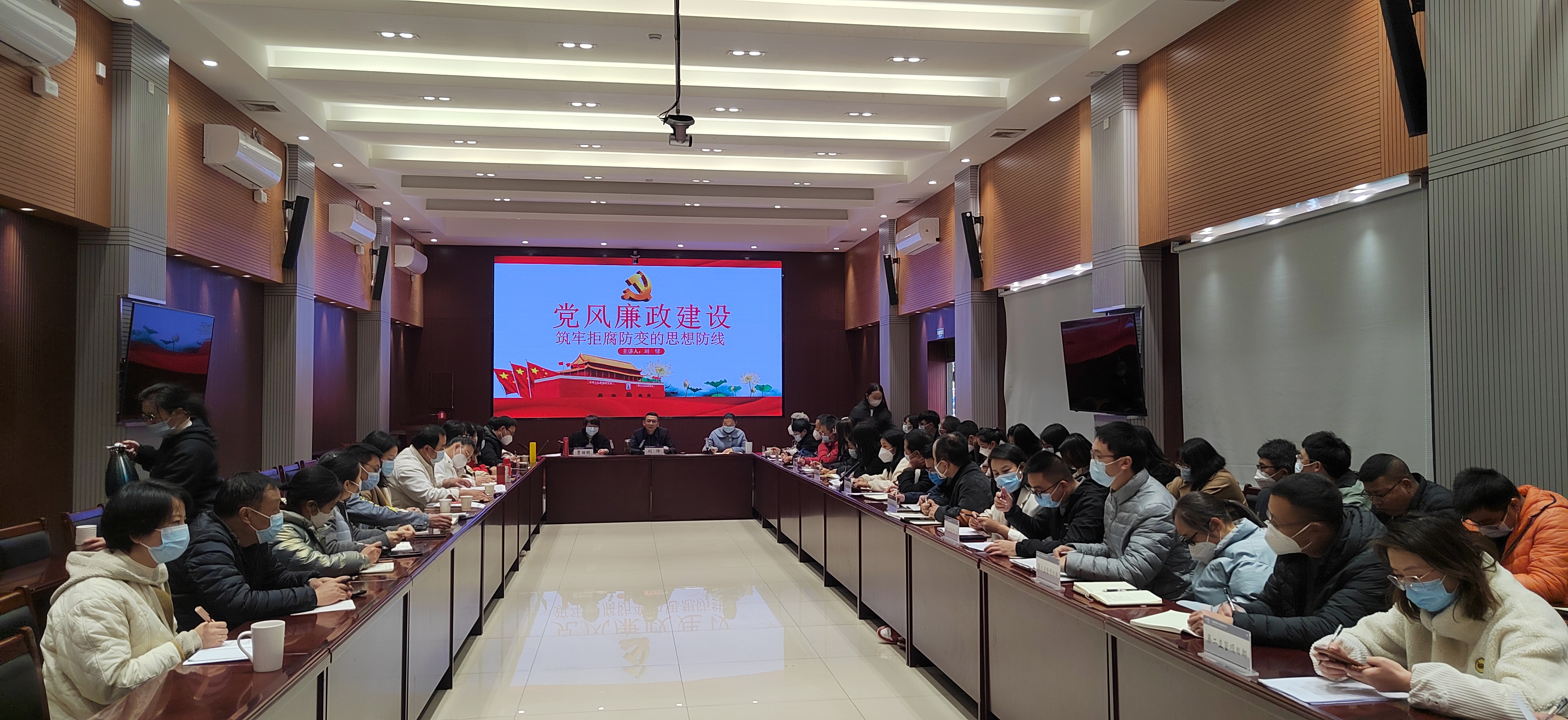 劉懌講授廉潔黨課