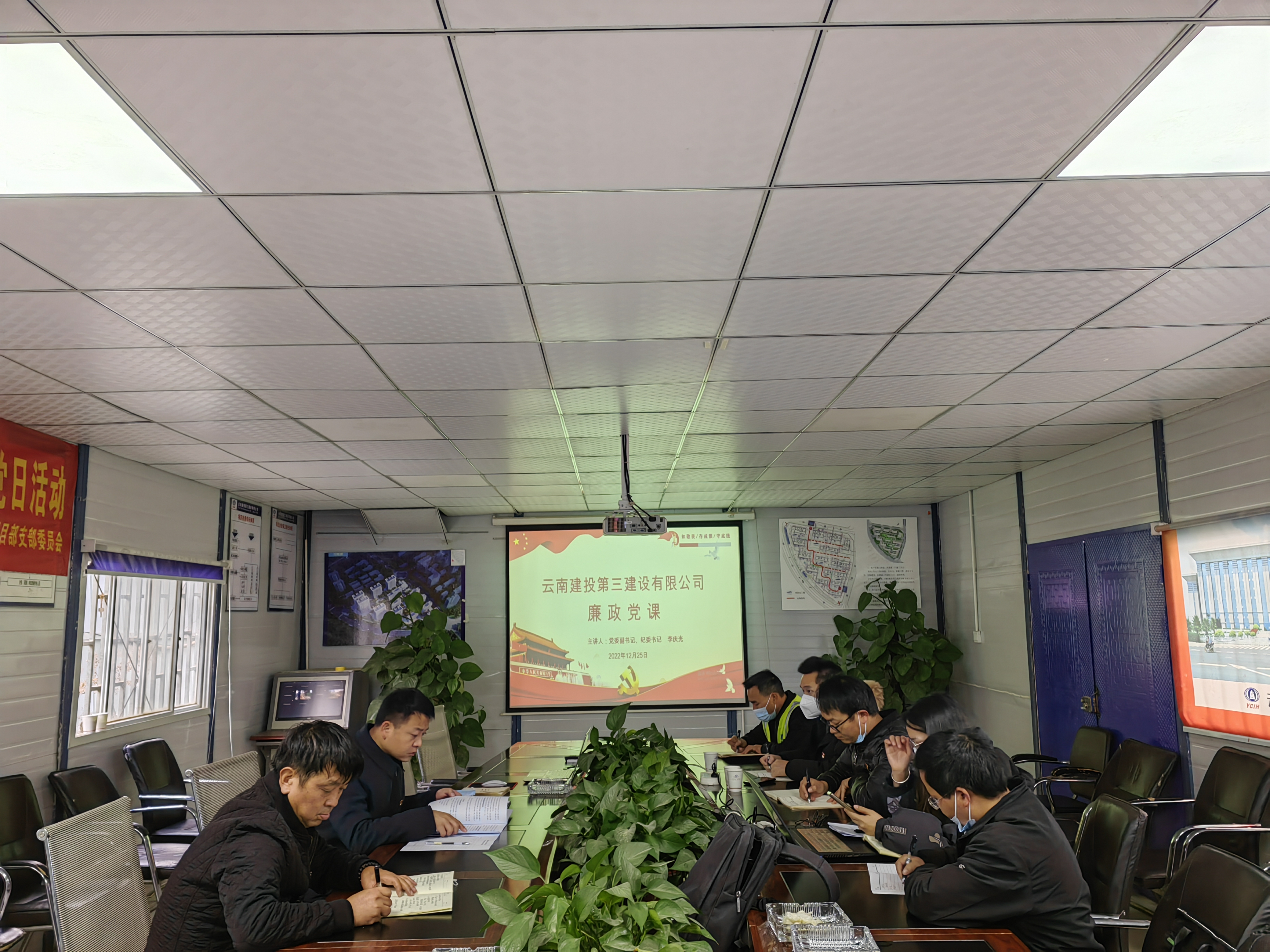 送廉禮、把廉關(guān)，糾四風(fēng)、樹(shù)新風(fēng)，紀(jì)律作風(fēng)建設(shè)一刻不停歇