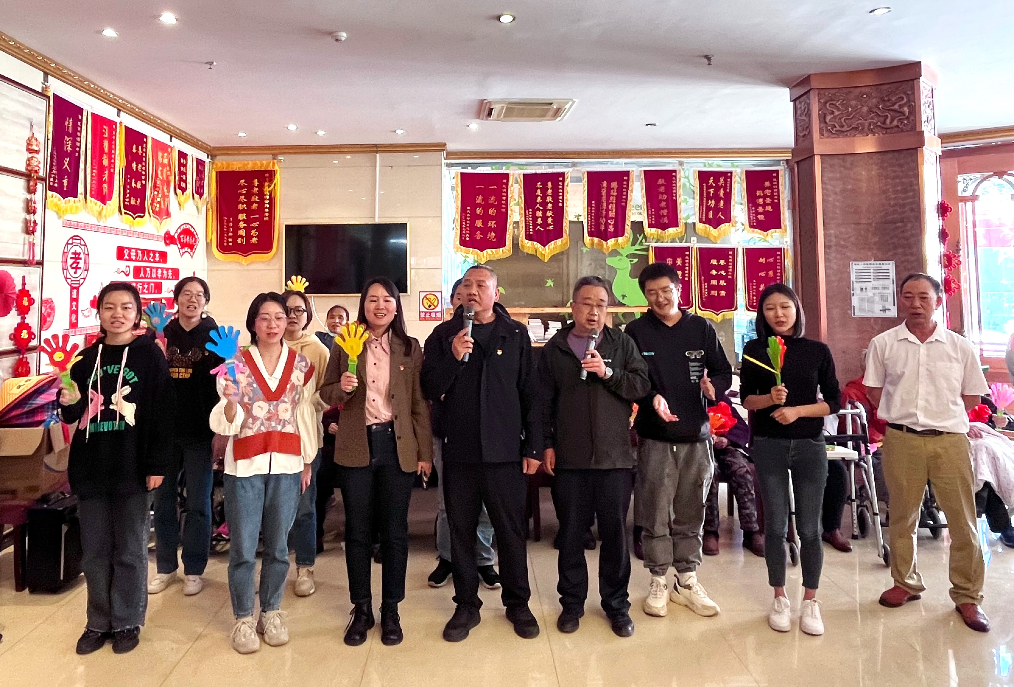 歲歲重陽秋風(fēng)勁 尊老敬老暖人心