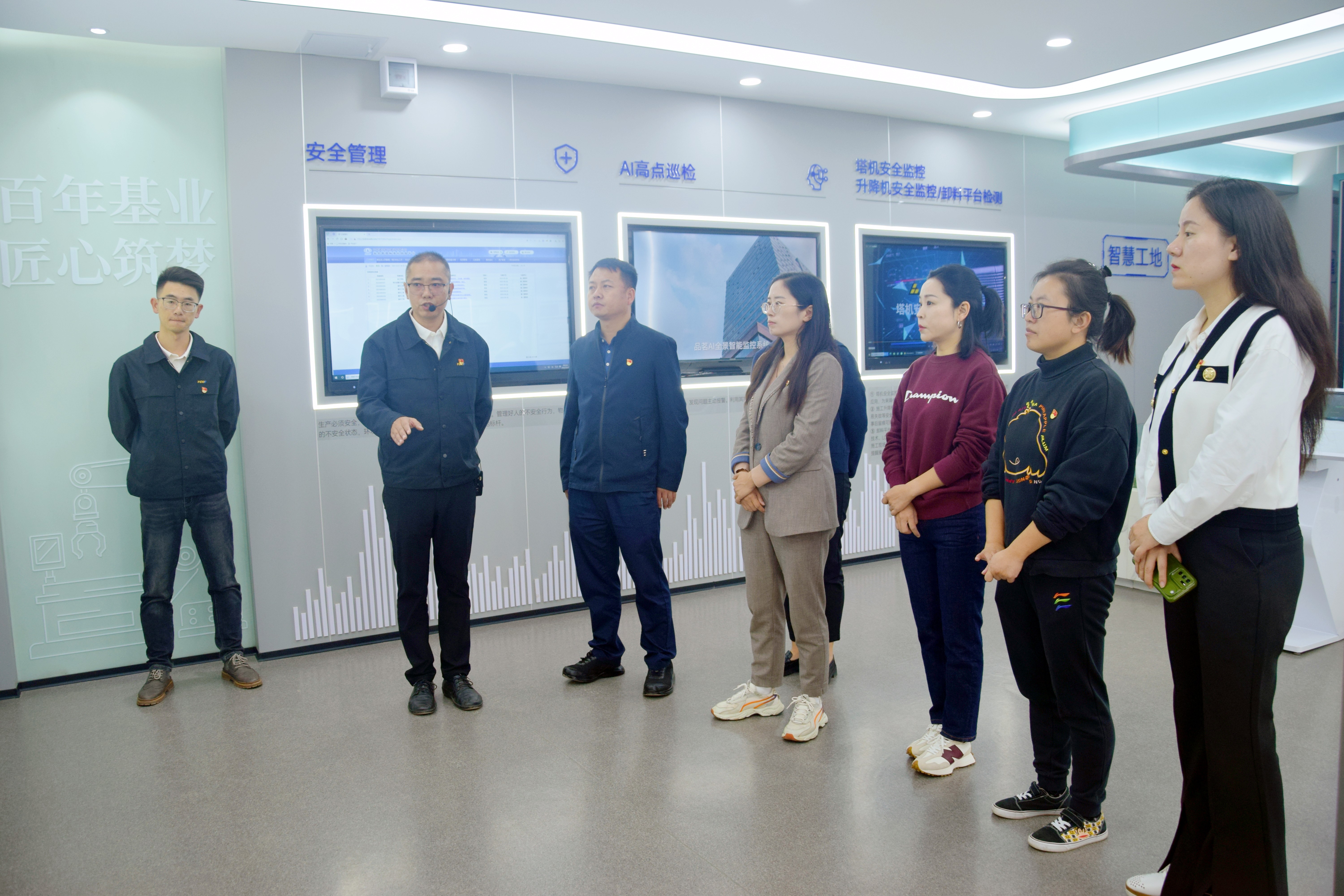 集團(tuán)黨委第一遴選驗(yàn)收組到第二直管項(xiàng)目部黨支部進(jìn)行規(guī)范化建設(shè)示范黨支部遴選驗(yàn)收