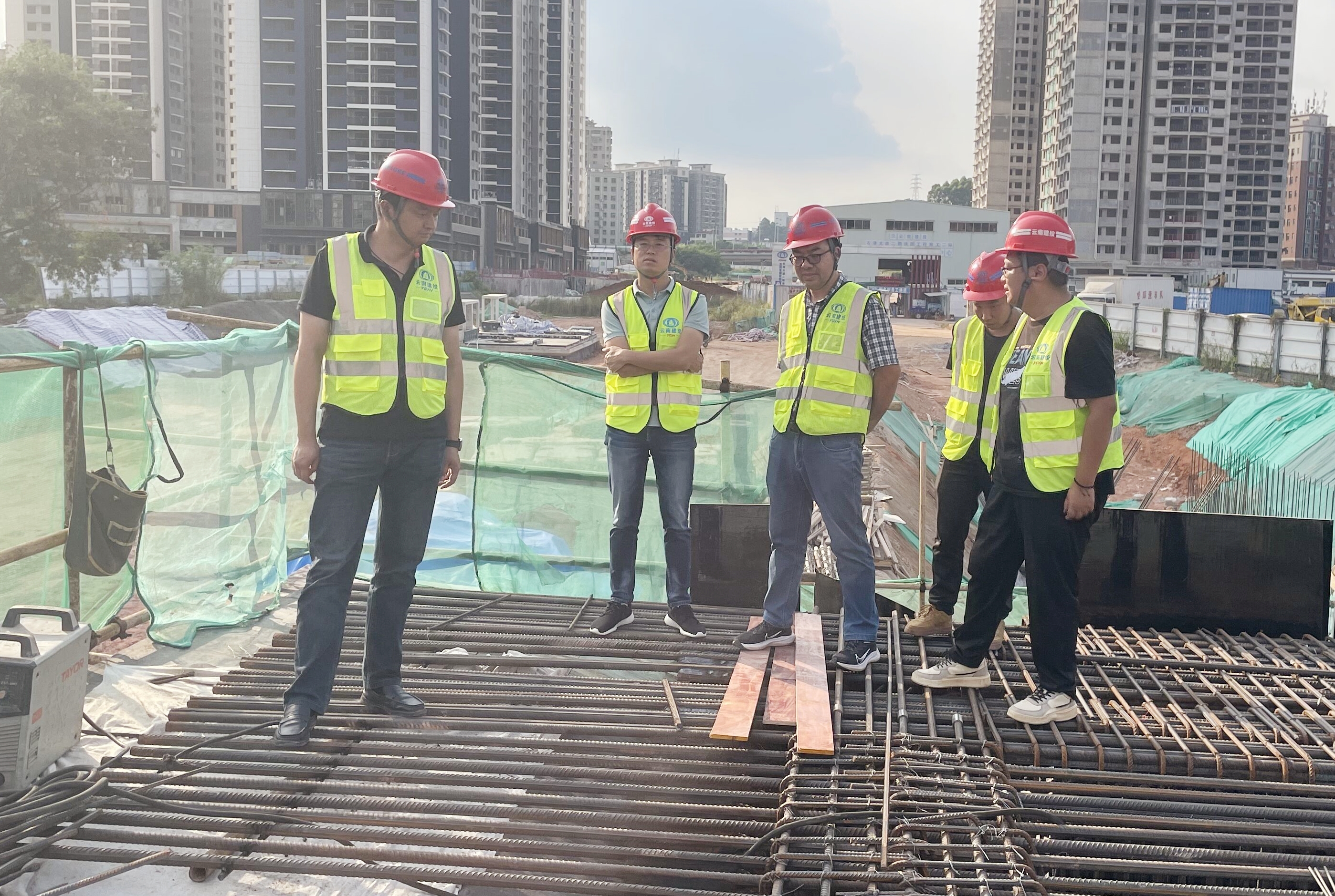 容超到深圳石清大道二標(biāo)橋梁項(xiàng)目調(diào)研