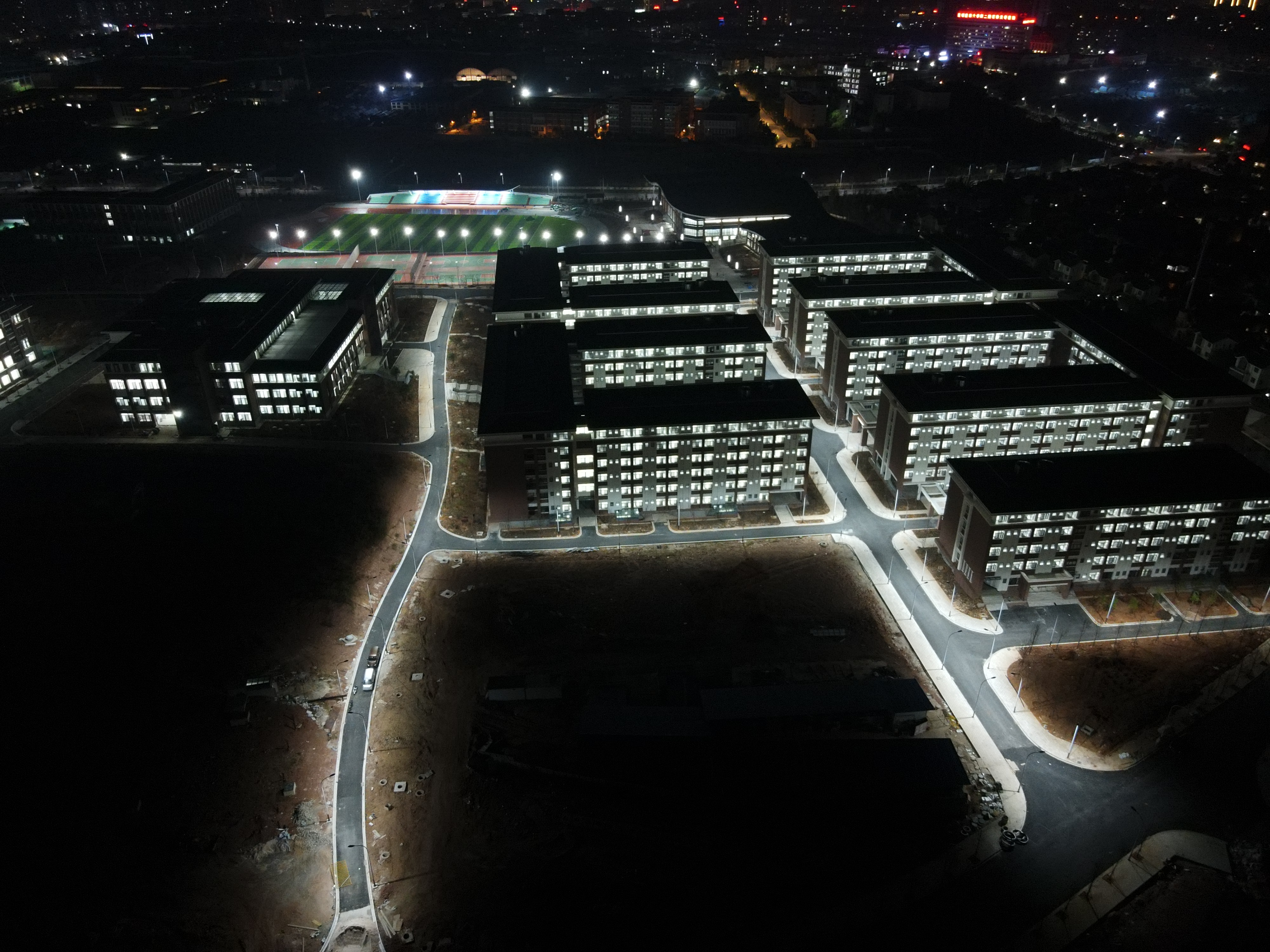 大干50天丨亮燈啦！西南林業(yè)大學(xué)石林校區(qū)（第二標(biāo)段）整體通電試運行