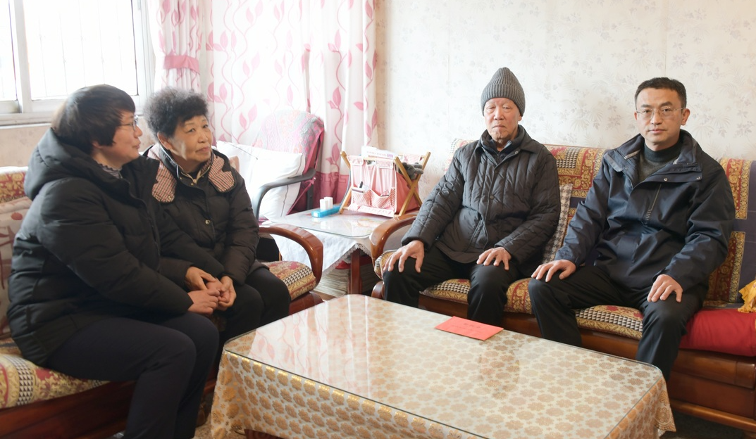 歲寒情深 關(guān)懷暖心 公司領(lǐng)導(dǎo)走訪慰問離退休干部和困難黨員群眾