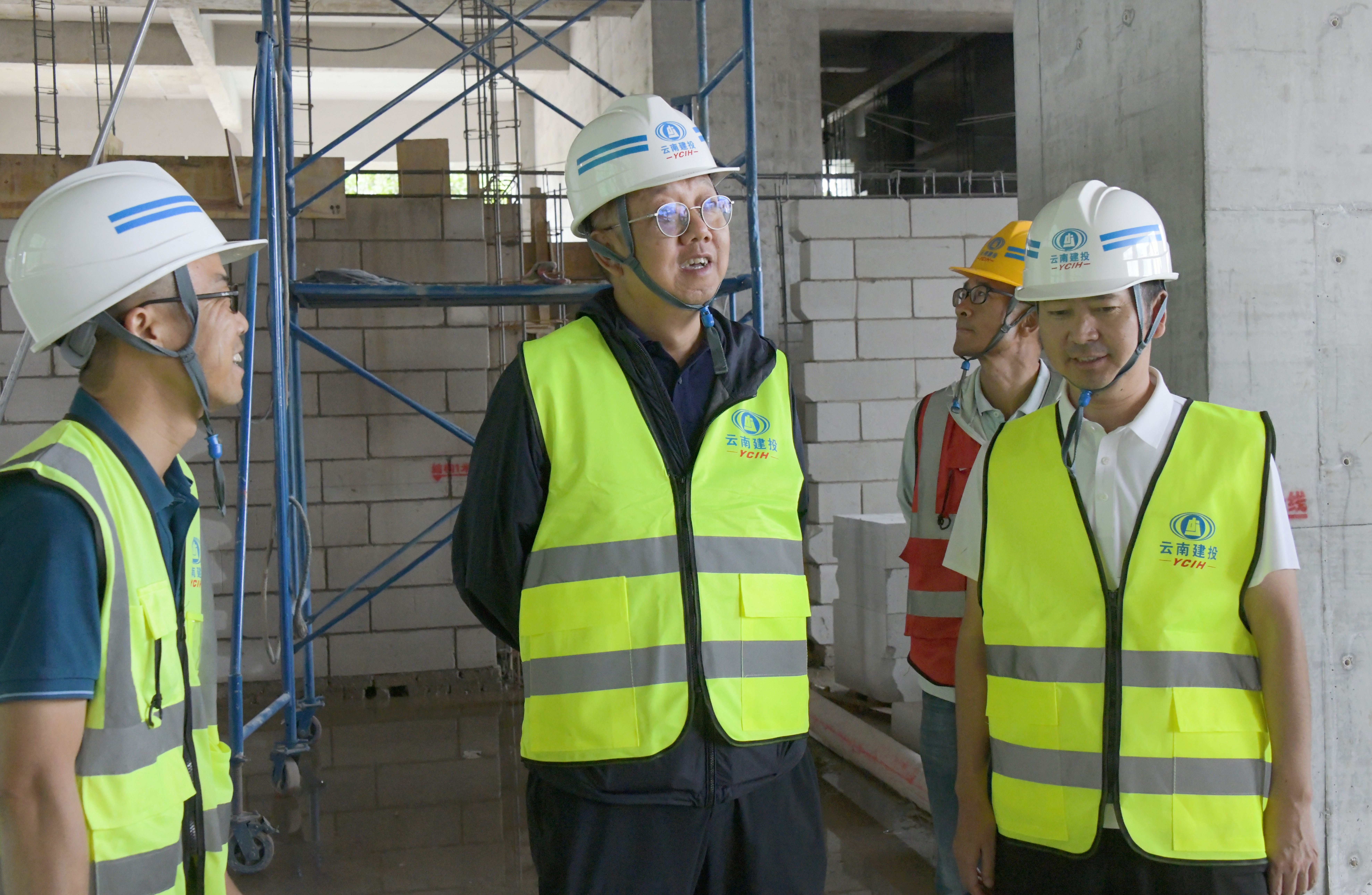 集團(tuán)公司安全總監(jiān)段益慶到云南省婦幼保健院新院建設(shè)項(xiàng)目檢查指導(dǎo)