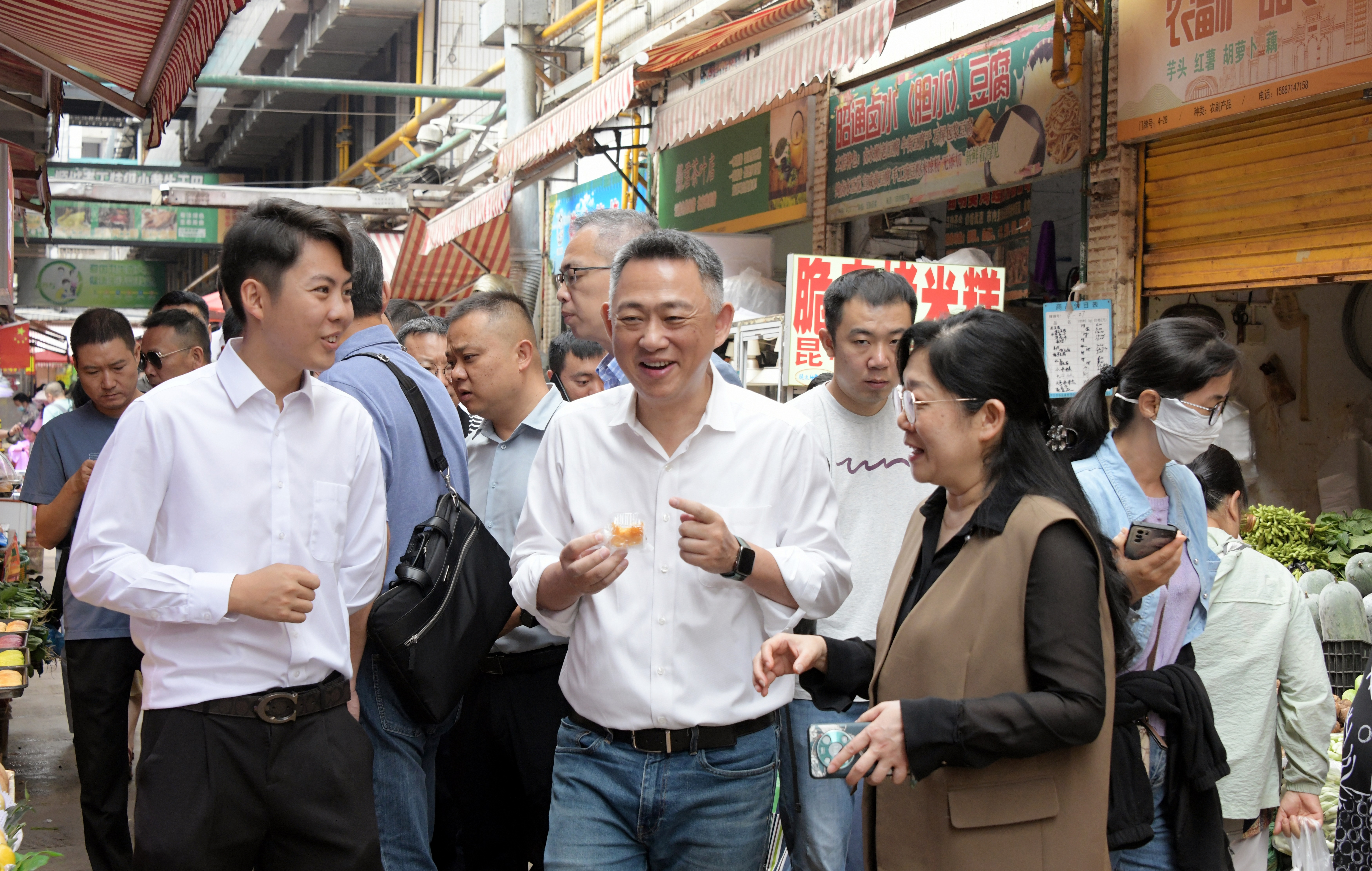 臺(tái)北農(nóng)產(chǎn)運(yùn)銷股份有限公司考察團(tuán)到大觀篆新農(nóng)貿(mào)市場考察