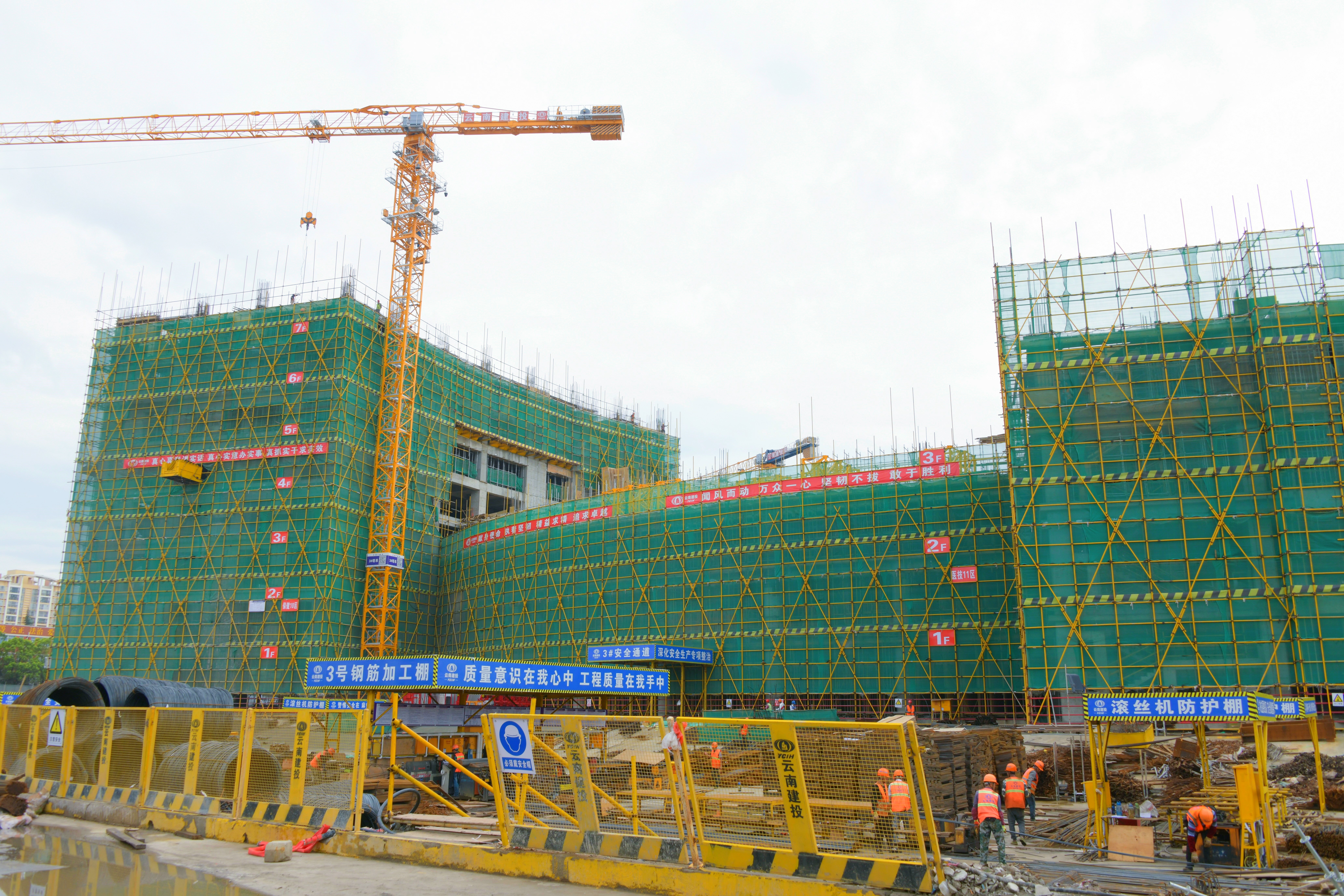 奮戰(zhàn)當(dāng)夏！云南省婦幼保健院新院建設(shè)項(xiàng)目拉滿生產(chǎn)大干“進(jìn)度條”