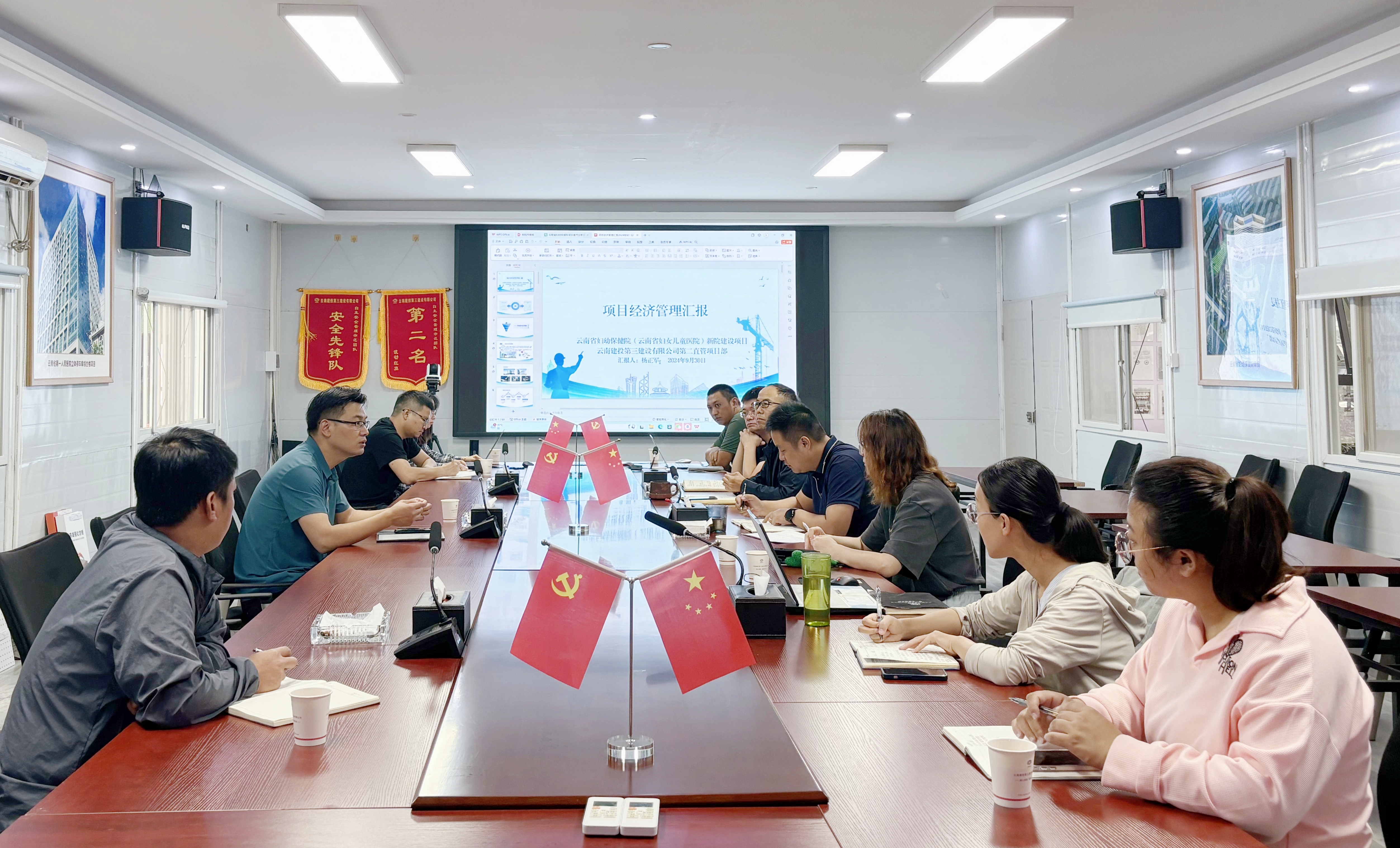 公司領(lǐng)導(dǎo)到云南省婦幼保健院項目召開成本分析會