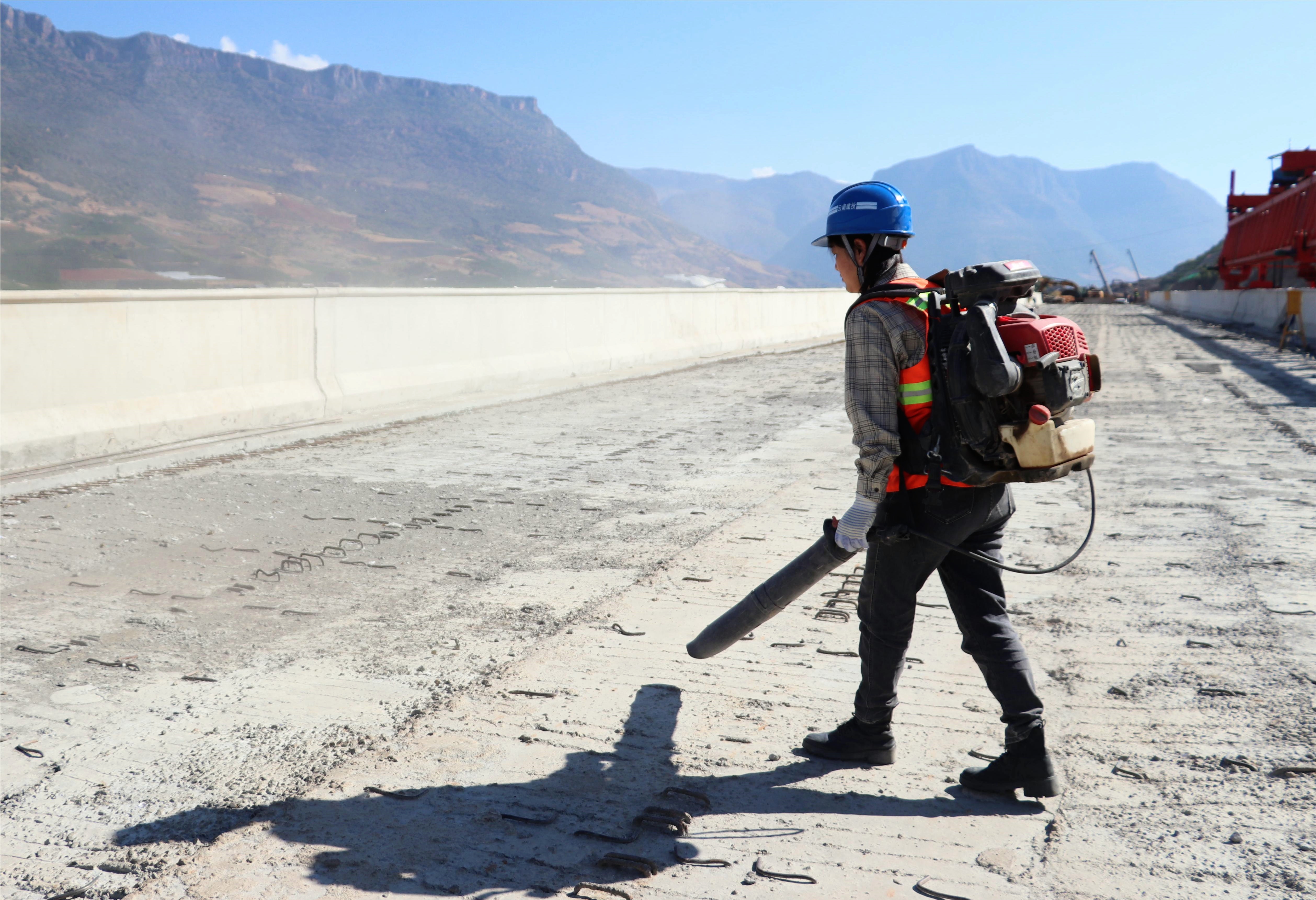 最美一線丨與路有關(guān)的故事