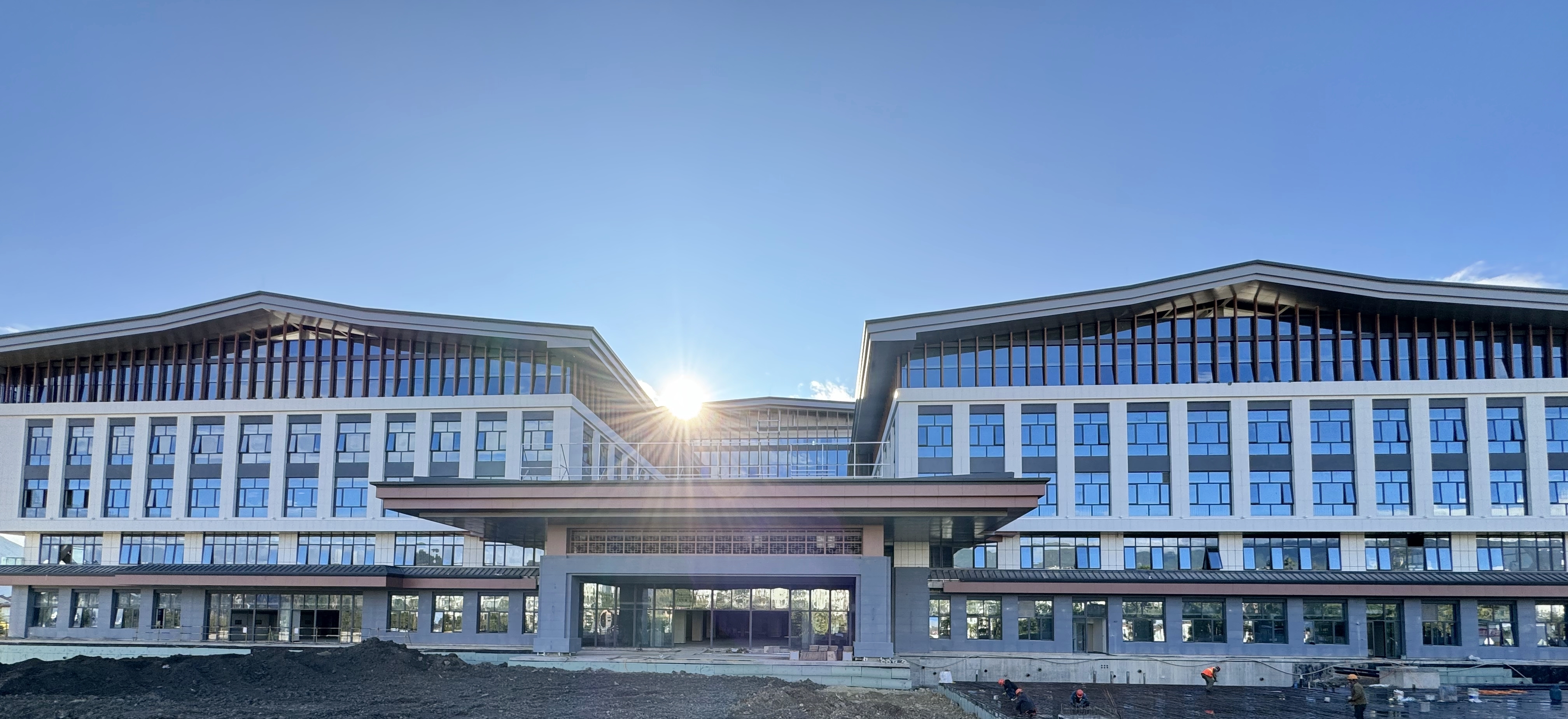 彭云一行到麗江市急危重癥救治中心項(xiàng)目檢查指導(dǎo)