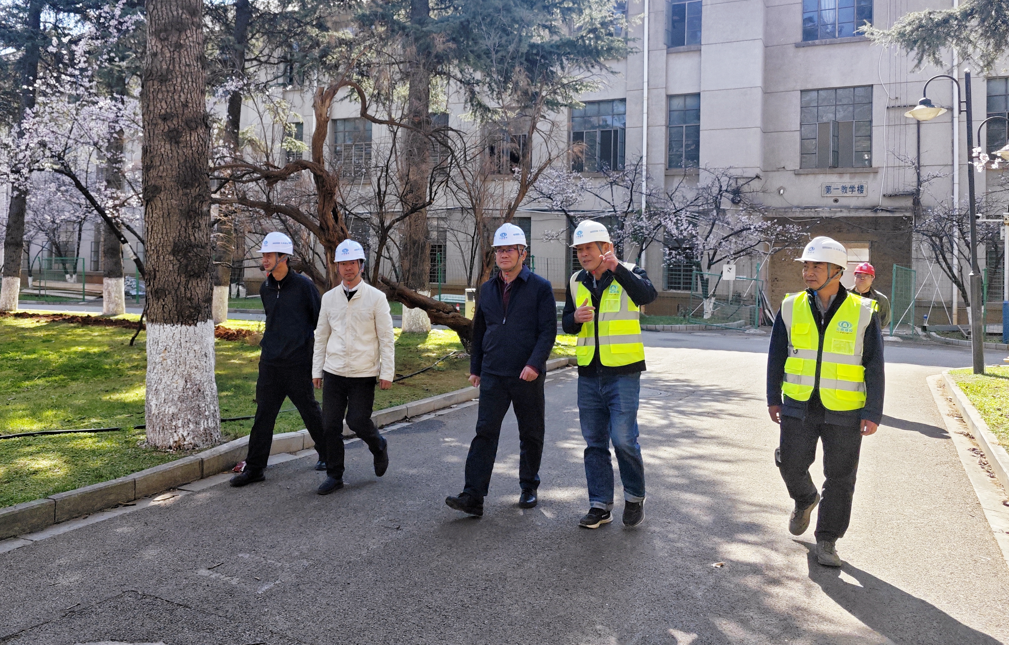 云南師范大學(xué)黨委書記張祖武調(diào)研西南聯(lián)大校區(qū)歷史建筑修繕項(xiàng)目