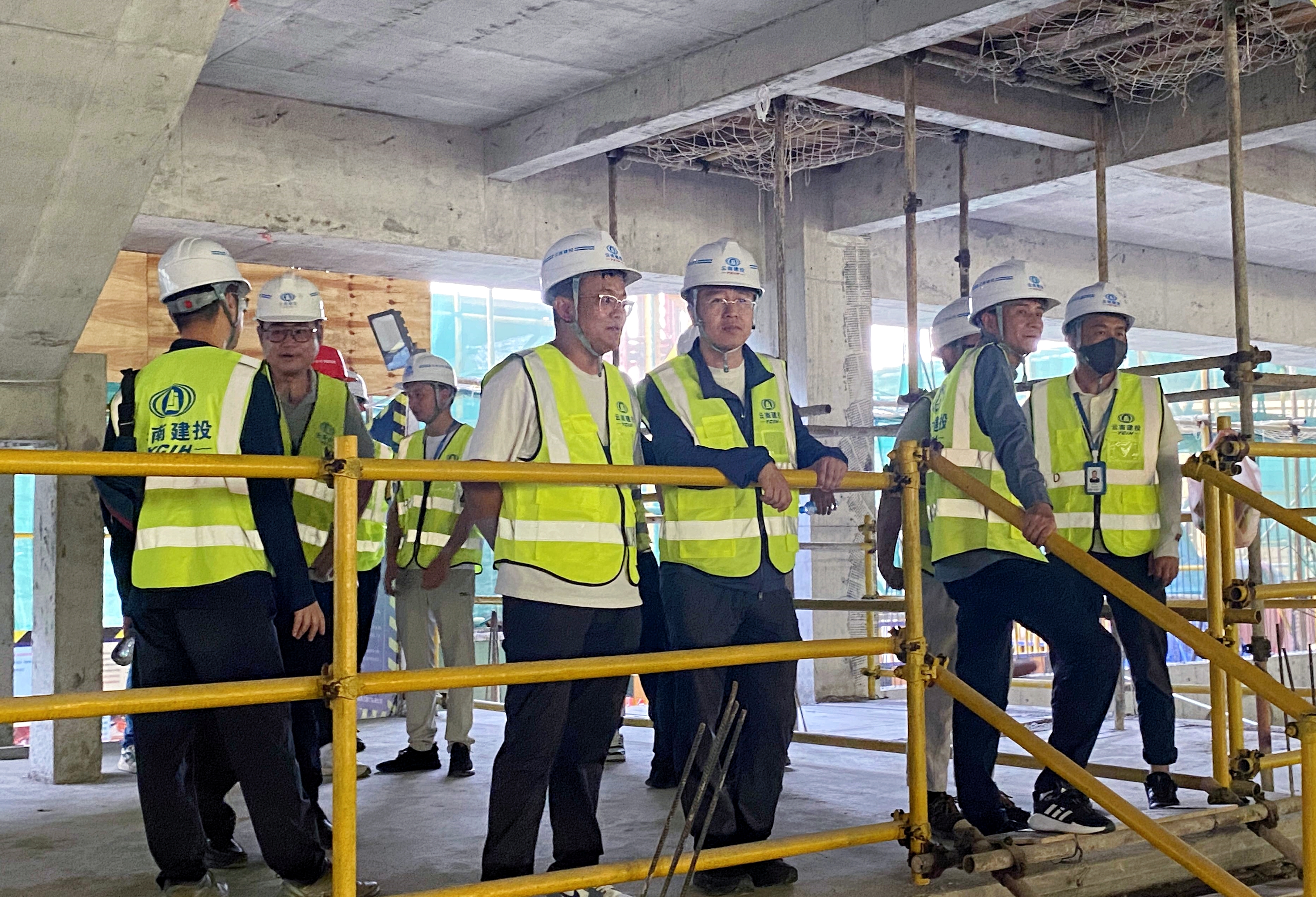 公司領(lǐng)導(dǎo)到老撾中心項(xiàng)目檢查指導(dǎo)