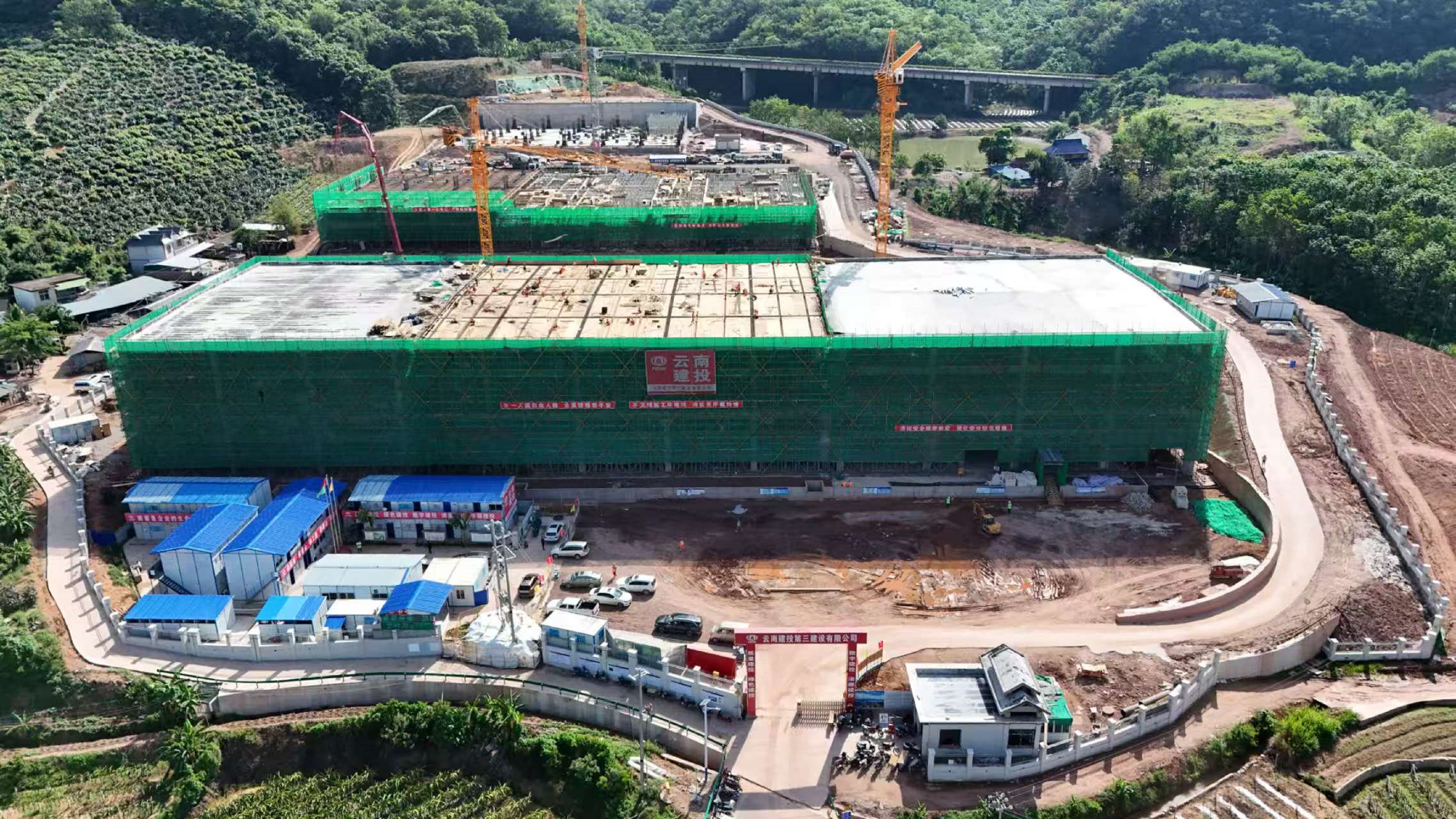 彭云到西雙版納天然橡膠綠色智能物流合園建設項目檢查指導 開展“夏送清涼”活動