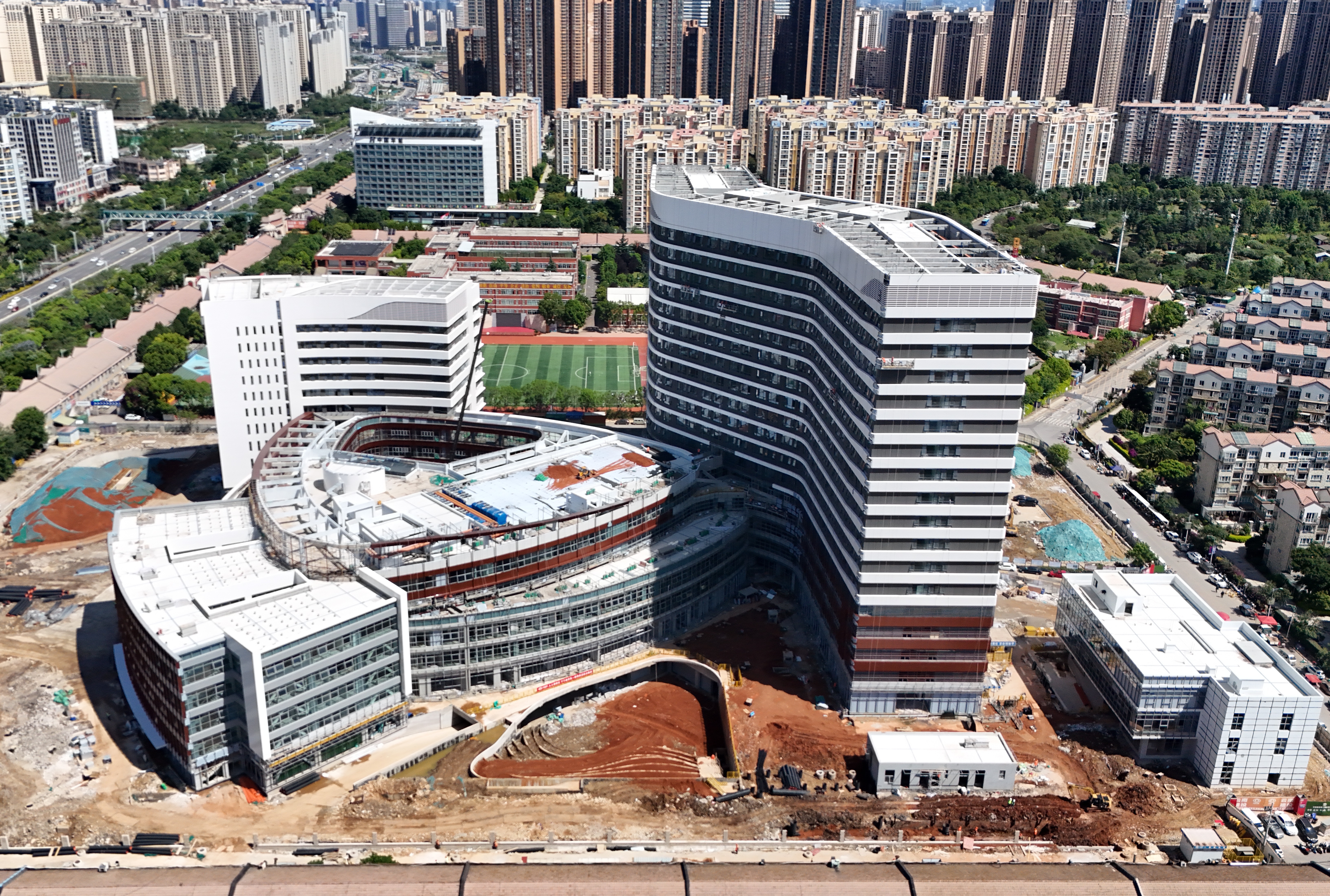 云南省婦幼保健院新院建設(shè)項(xiàng)目順利通過(guò)主體結(jié)構(gòu)分部驗(yàn)收