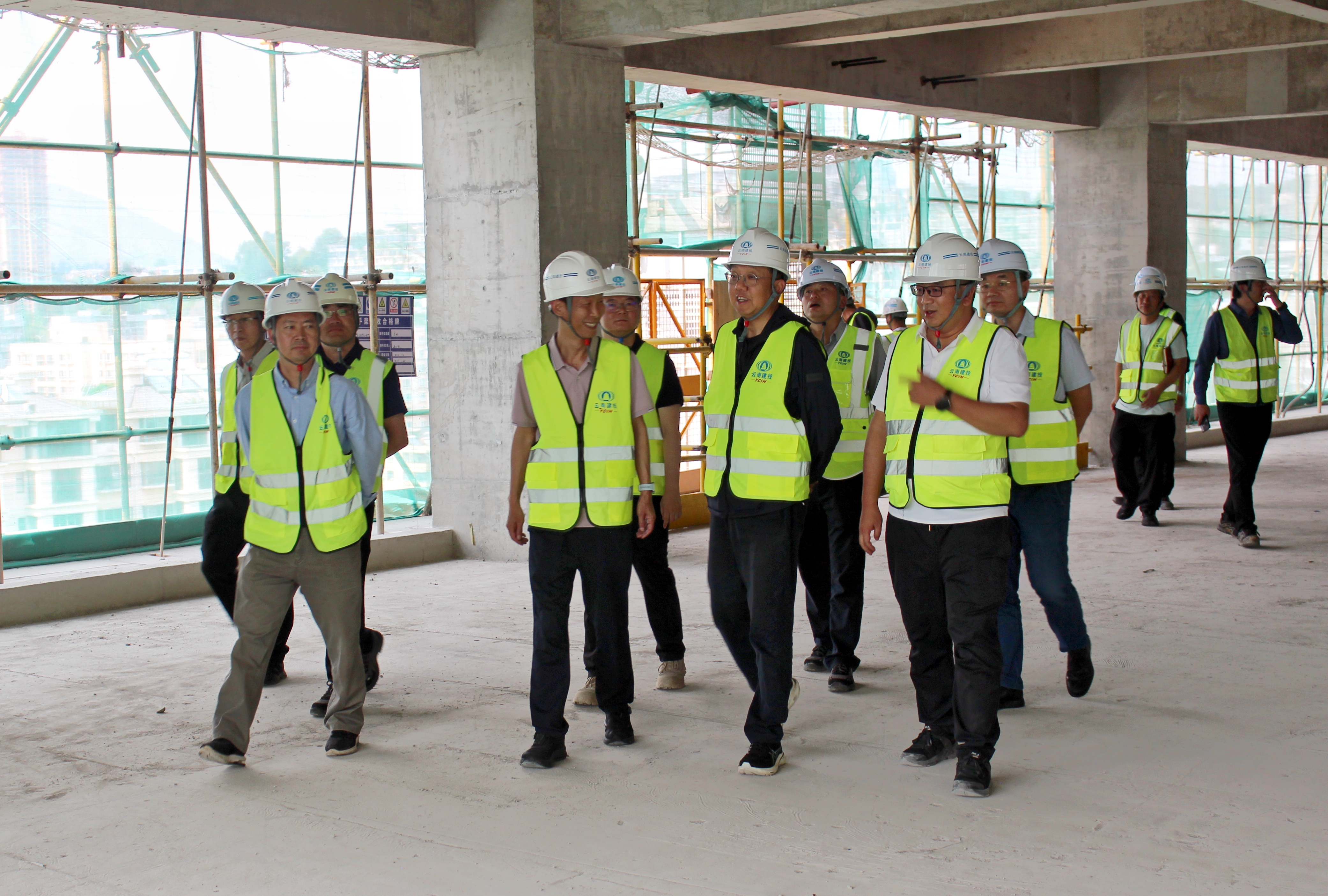 集團(tuán)高級(jí)專家段益慶率隊(duì)到昆明市五華區(qū)黃土坡立體停車場(chǎng)項(xiàng)目觀摩交流