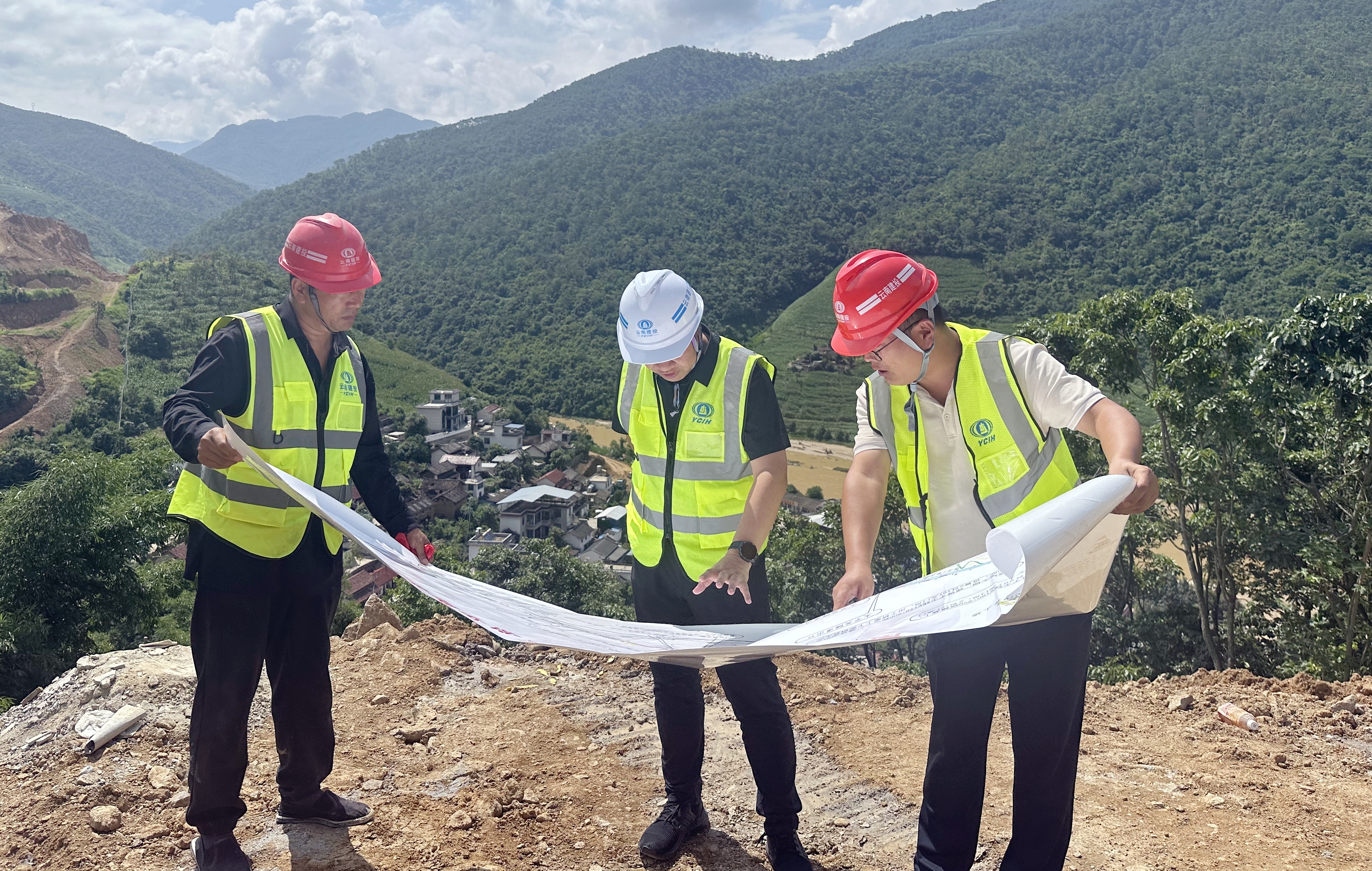 公司領(lǐng)導(dǎo)調(diào)研公司麗江、臨滄片區(qū)項(xiàng)目