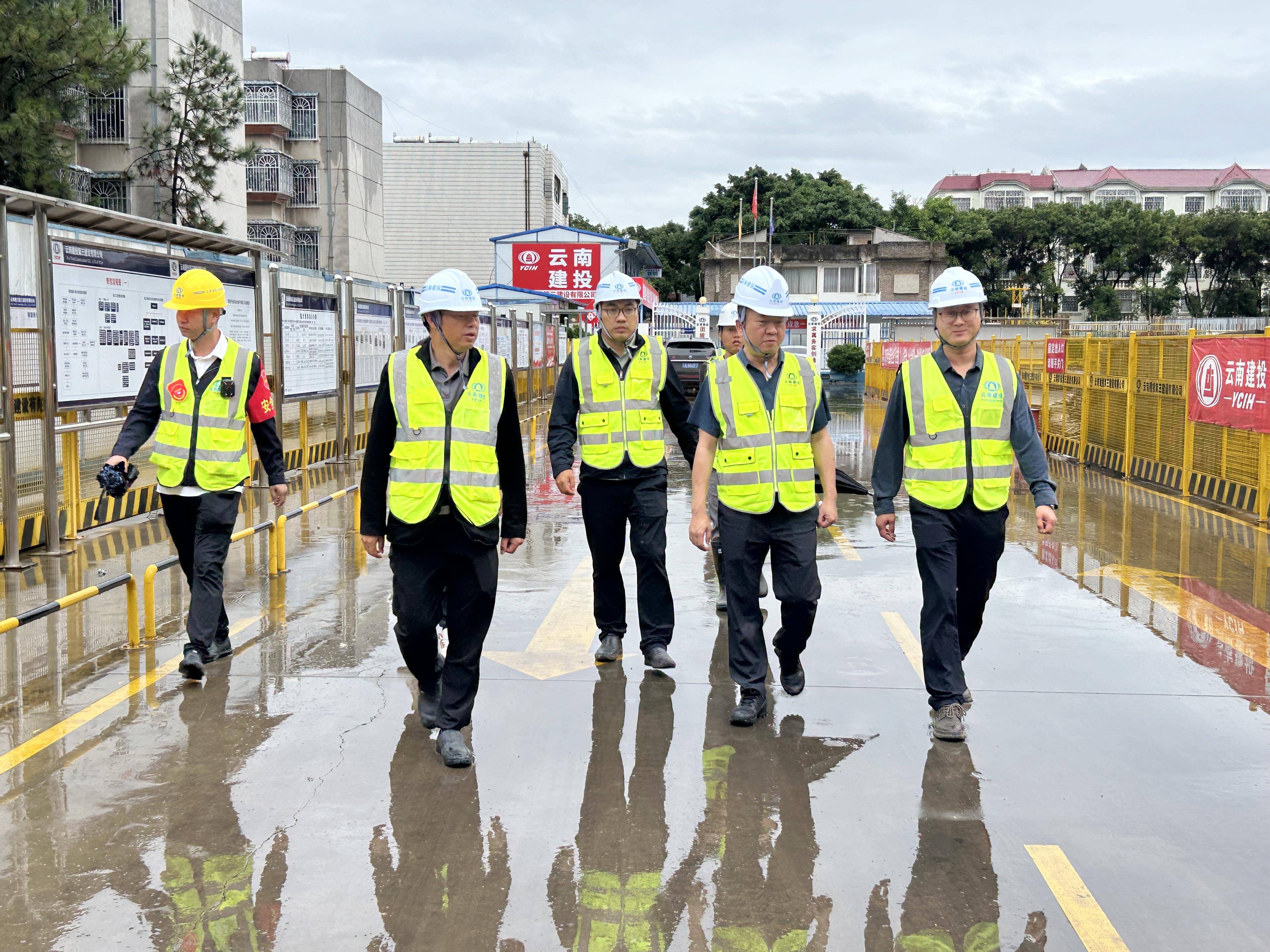 集團(tuán)經(jīng)營總監(jiān)吳勇到公司彌勒片區(qū)項目檢查指導(dǎo)