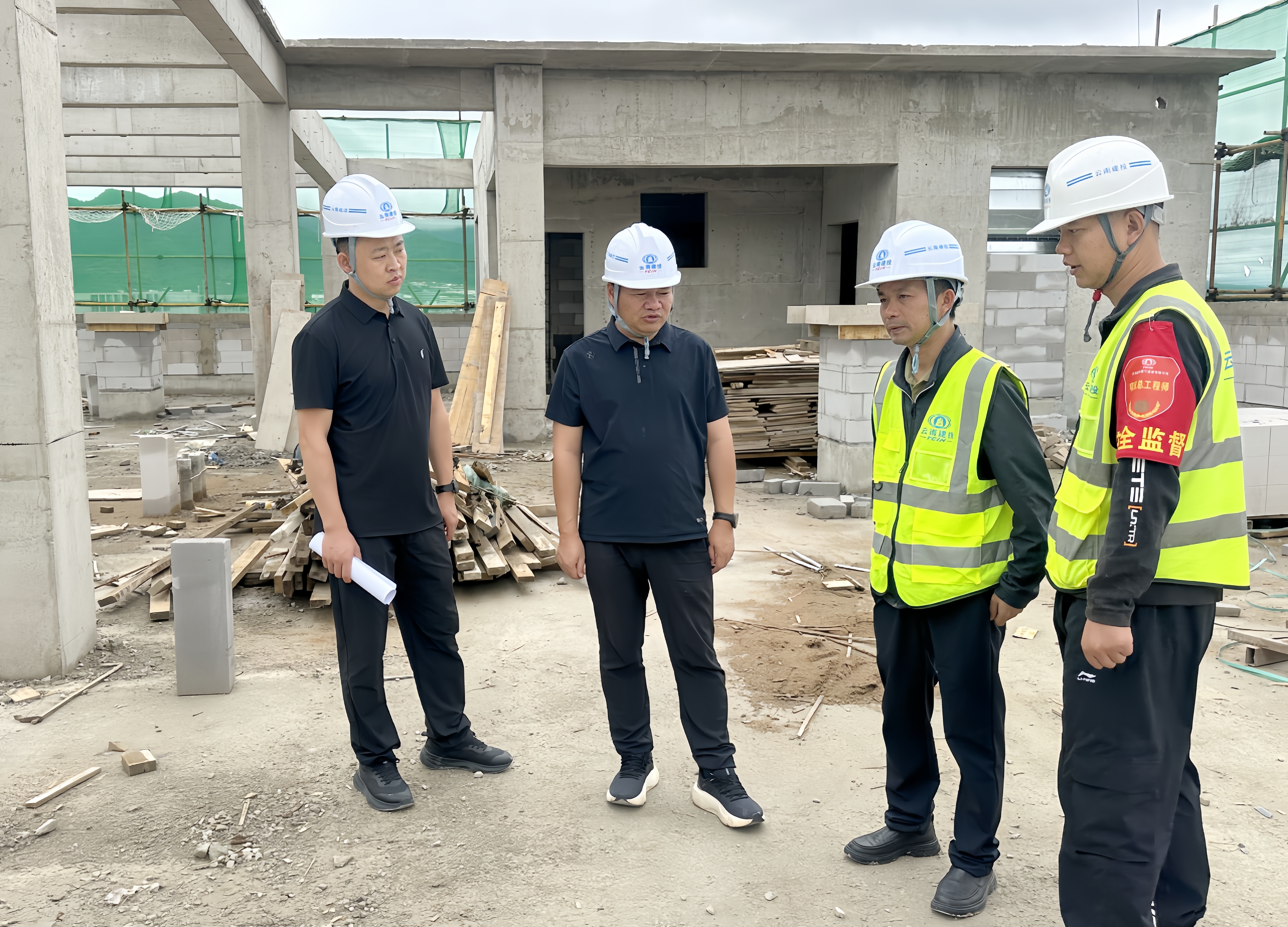 “雙節(jié)”不停工！公司領(lǐng)導(dǎo)假期帶班檢查在建項目（一）